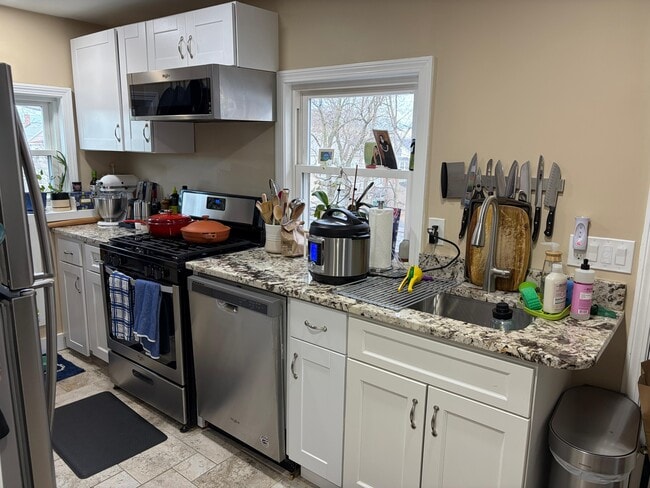 Building Photo - 52 Bolton St