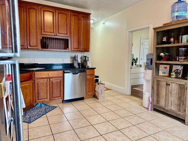 Building Photo - 12-14 Marcella St. Unit 2