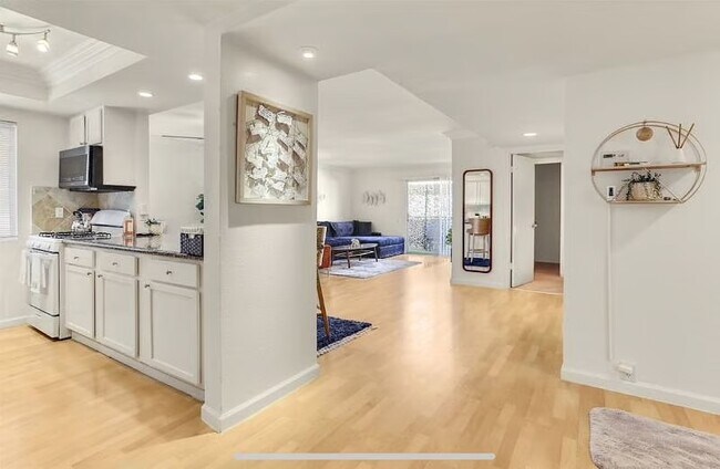 Building Photo - Sunrise Condo