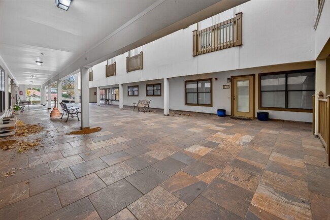 Building Photo - 1342 Rutland St