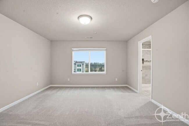 Building Photo - 9019 N Dogwood St