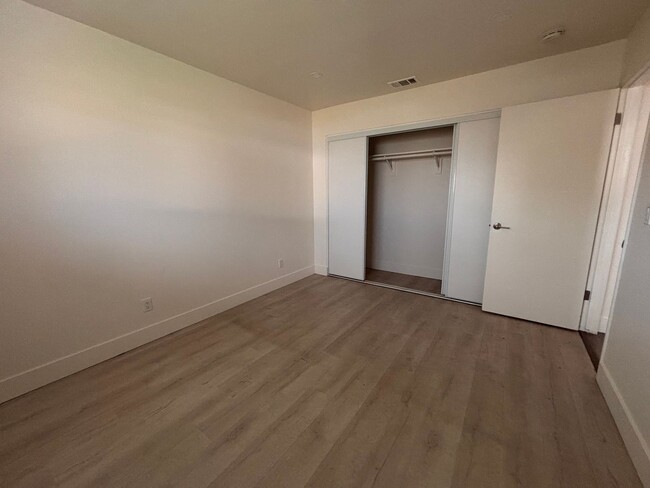 Building Photo - 2 bedrooms 1 bath home in Imperial Beach. ...