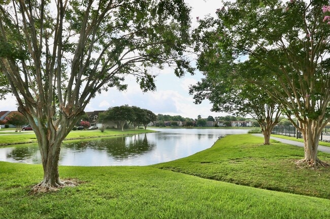 Building Photo - READY NOW!! Completely Updated 3-Bedroom Townhome in Kempsville Lake! Fenced Backyard - Pet Frien...