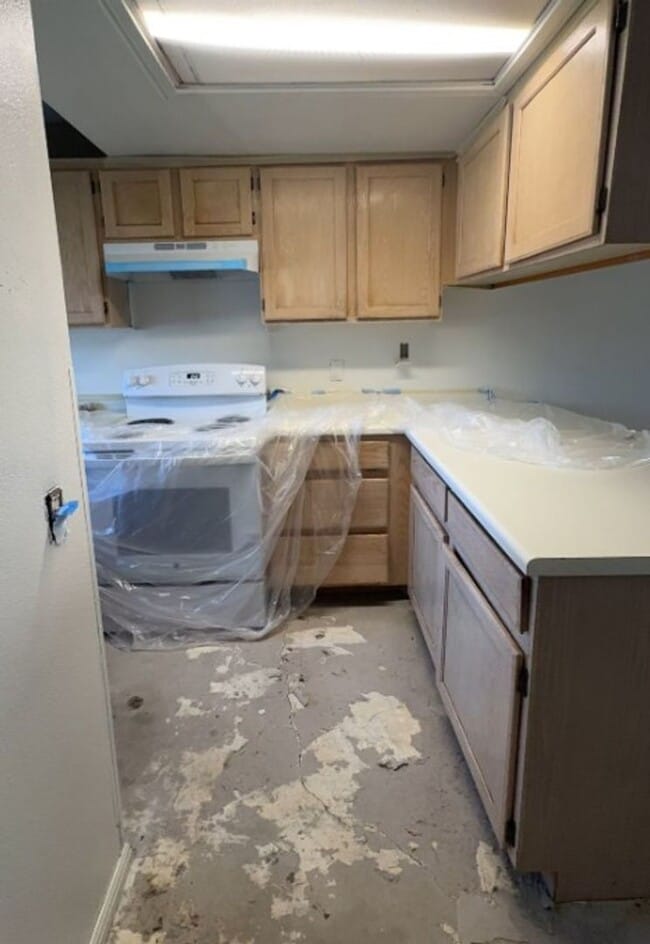 Building Photo - 585 S 225 W