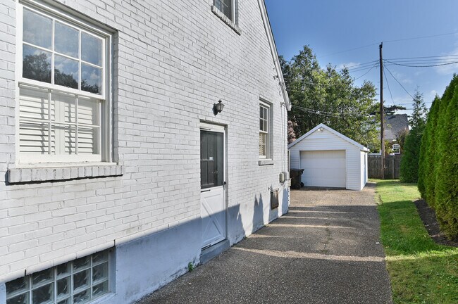 Building Photo - 511 Cannons Ln