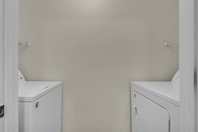 Building Photo - Spacious 3B/2B Unfurnished Condo near Beach in the Heart of Destin!