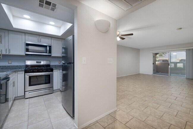 Building Photo - Gated First Floow Summerlin Condo - 2 Bedr...