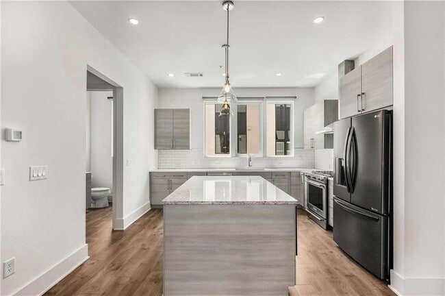 Building Photo - 1225 Chelsea Cir NW