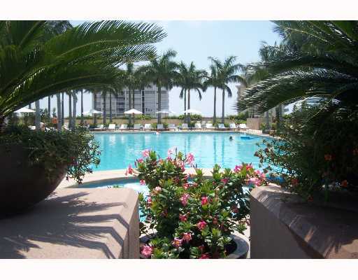 Building Photo - 1425 Brickell Ave