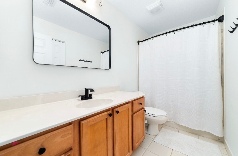 Building Photo - 4015 NW Deer Oak Dr