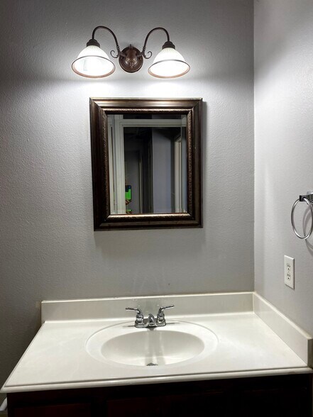 Building Photo - 906 Parkplace Ridge
