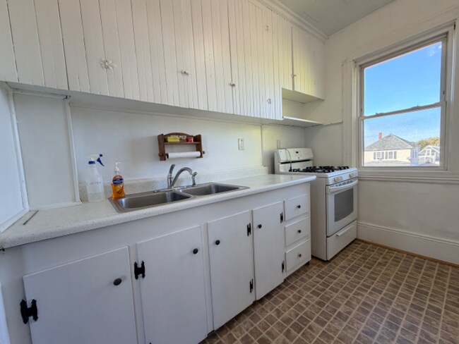 Building Photo - 32 Alpine Ave