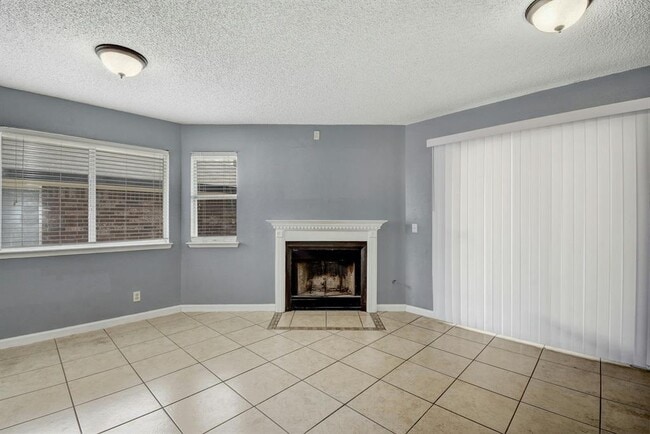 Building Photo - 16908 Ardisia Dr