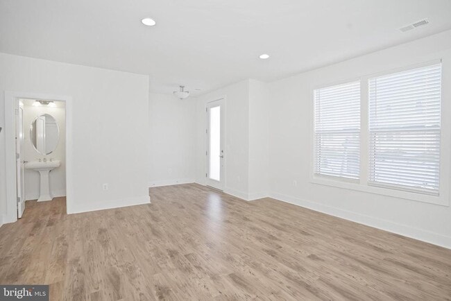 Building Photo - 44734 Roosevelt Sq