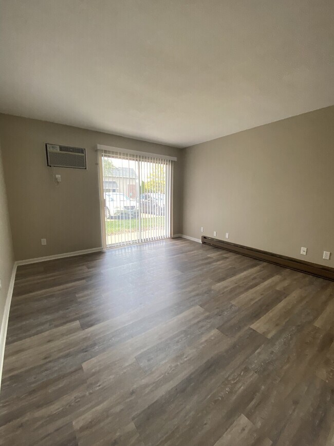 Building Photo - 209 Charleston Blvd