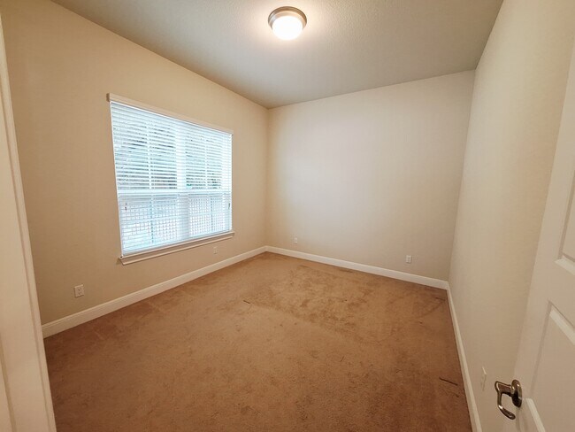 Building Photo - 4562 Katherine Dr