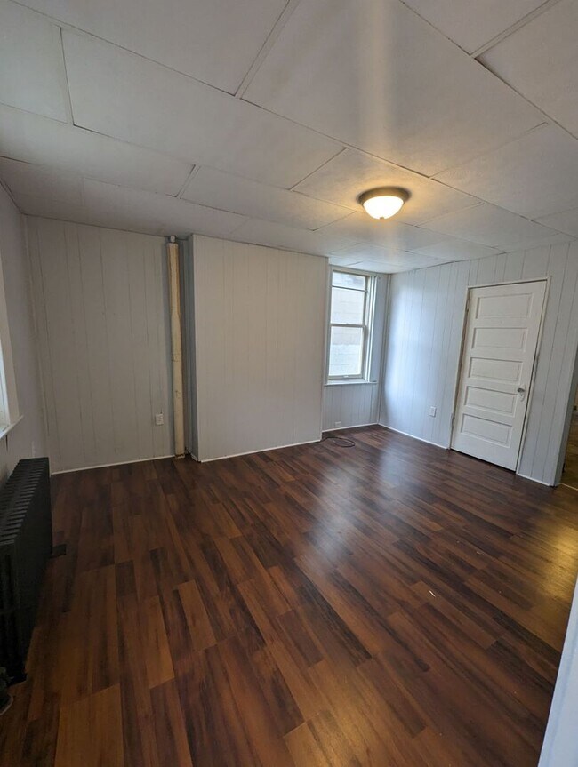 Building Photo - 418 11th St