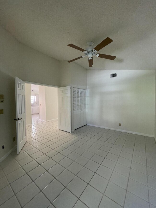 Building Photo - 2575 La Cristal Cir