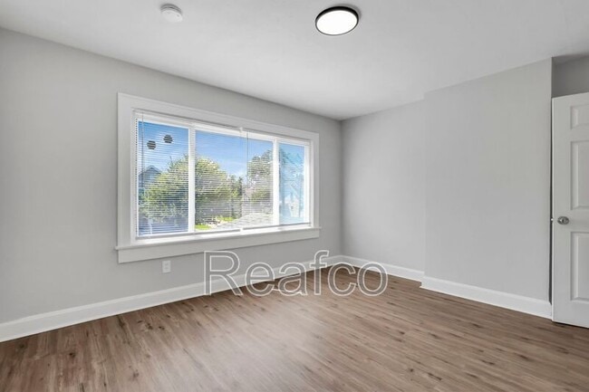 Building Photo - 74 N Powell Ave