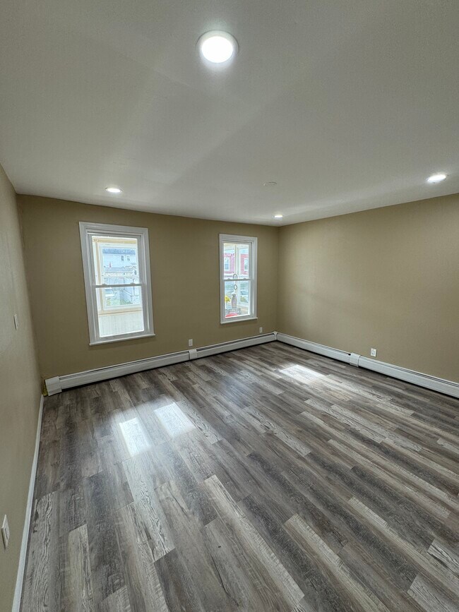 Building Photo - 627 Freeman St