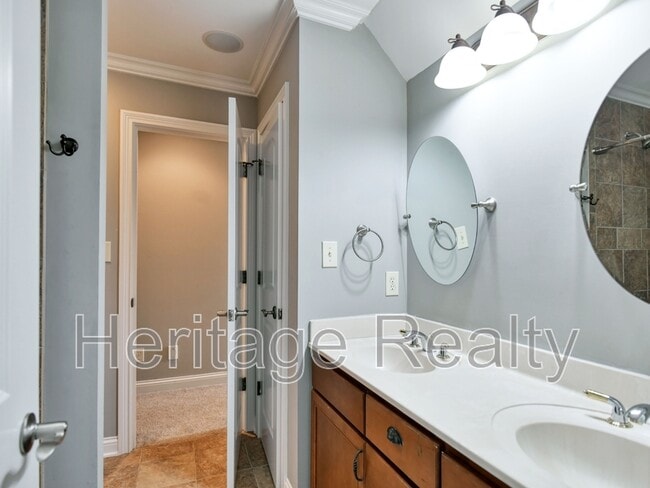 Building Photo - 1856 Greywell Rd