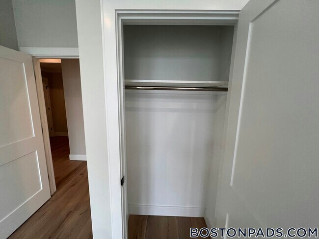 Building Photo - 157 Everett St