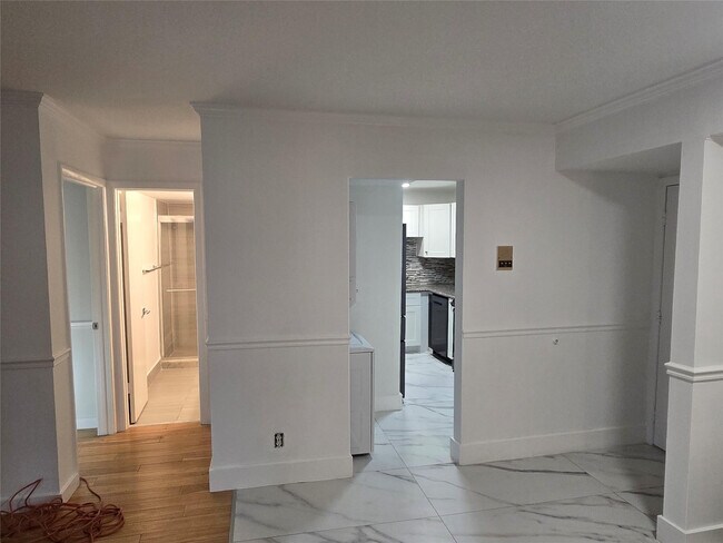 Building Photo - 733 SE 1st Way