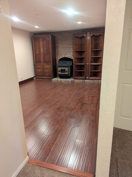Building Photo - 10730 S 455 E