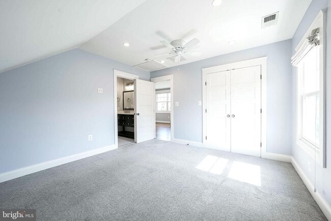 Building Photo - 2314 N Kenmore St