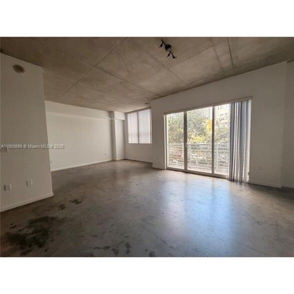 Building Photo - 133 NE 2nd Ave