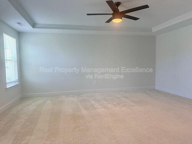 Building Photo - 16 Clear Creek Cir