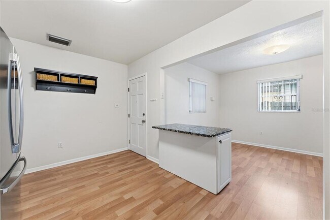 Building Photo - 2711 W Heiter St