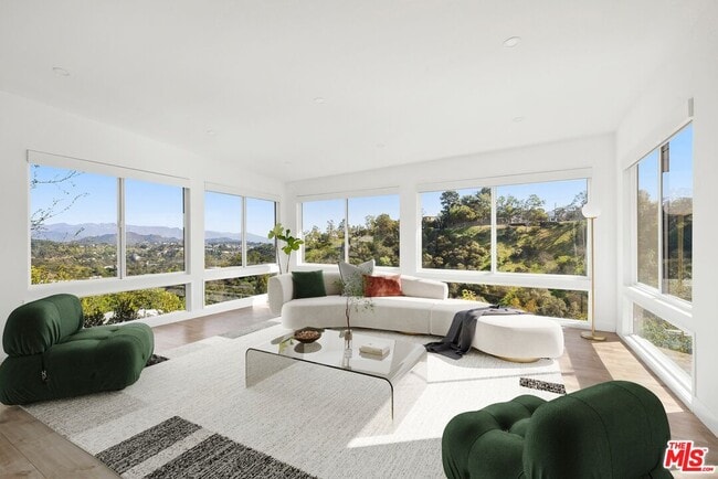 Building Photo - 2204 Ridgemont Dr