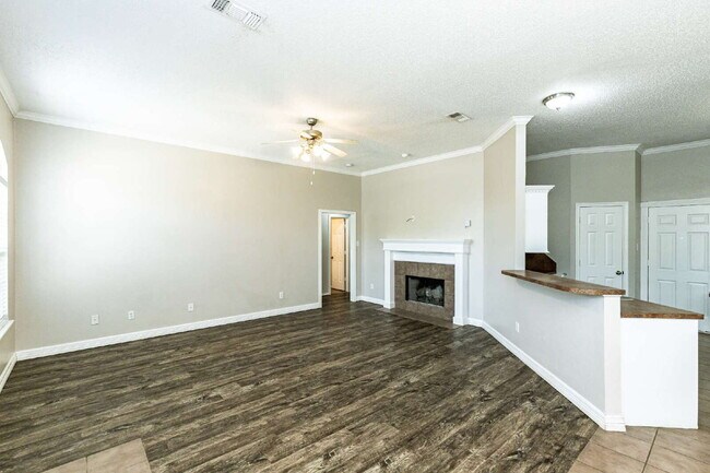 Building Photo - 3 bedroom 3 Bath House plus office