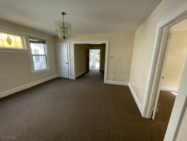 Building Photo - 19 Meadowbrook Pl