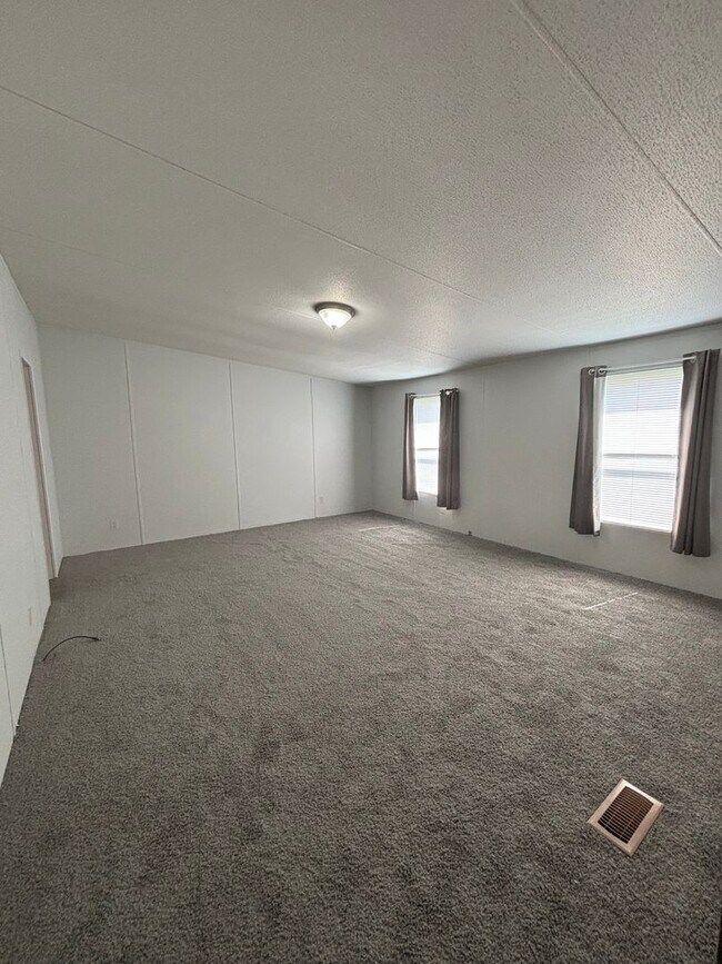 Building Photo - Wedgefield Community