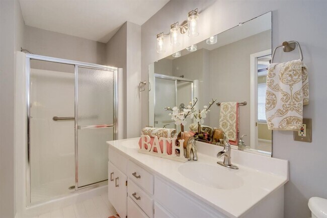 Building Photo - 3649 Lynnwood Dr