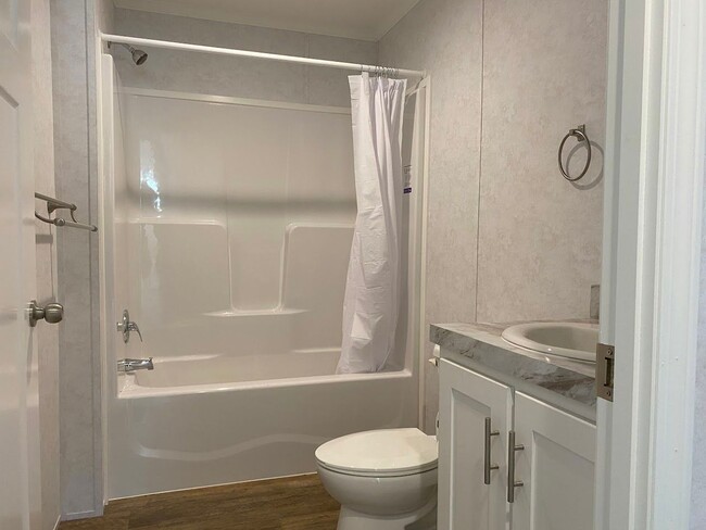 Building Photo - 135 Church Rd