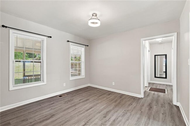 Building Photo - 1357 Lorenzo Dr SW