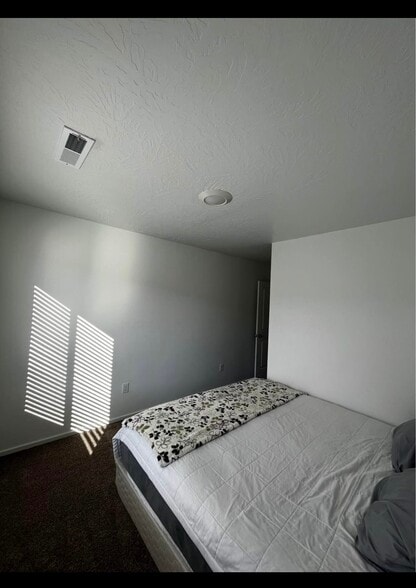 Building Photo - 3182 E Elkhorn Ln