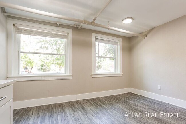 Building Photo - 970 N Pearl St