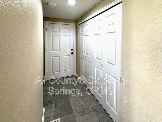 Building Photo - 5048 Weaver Dr