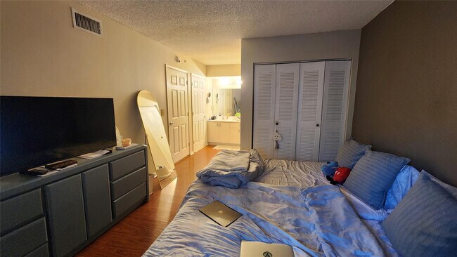 Building Photo - 3874 Lyons Rd