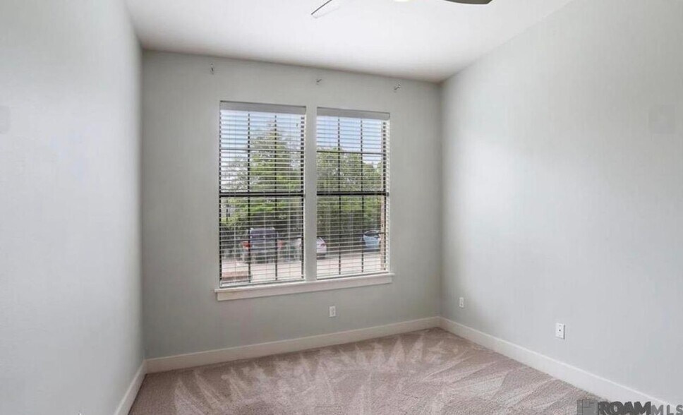 Building Photo - 333 E Boyd Dr
