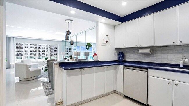 Building Photo - 3550 Galt Ocean Dr