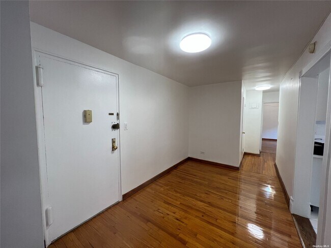 Building Photo - 94-31 59th Ave