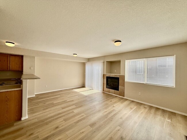 Building Photo - 3 Bedroom Townhome in a Convenient Location