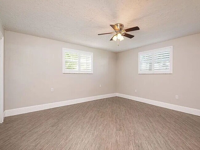 Building Photo - Beautiful Virginia Park Home | Huge Backyard + Pet Friendly