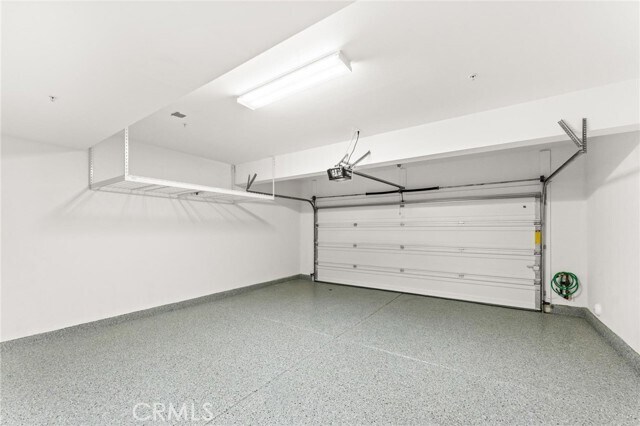 Building Photo - 64 Full Moon