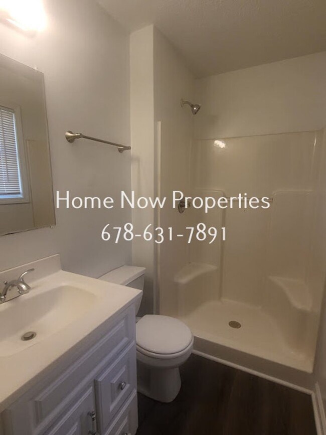 Building Photo - Spacious 4BR Home + Bonus Rooms in Mainstr...